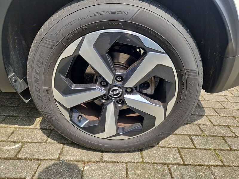 Nissan Qashqai 1.3 N-Connecta ' NAVI-WINTERPARKET'